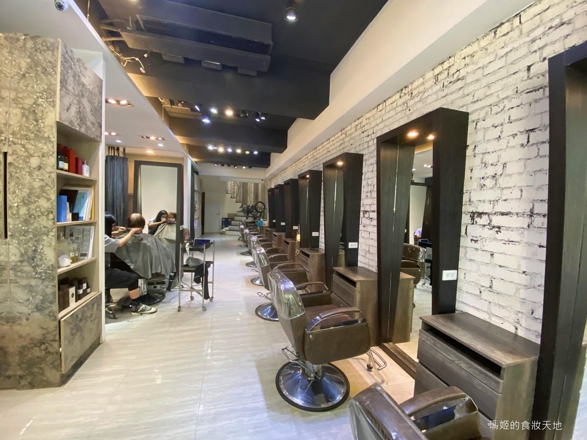 Fin salon 13.JPG Fin salon 13.JPG