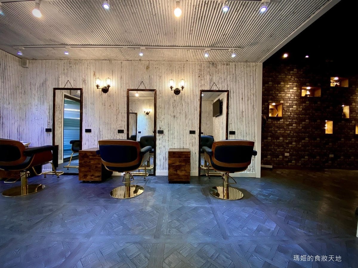 Fin salon 18.jpg Fin salon 18.jpg