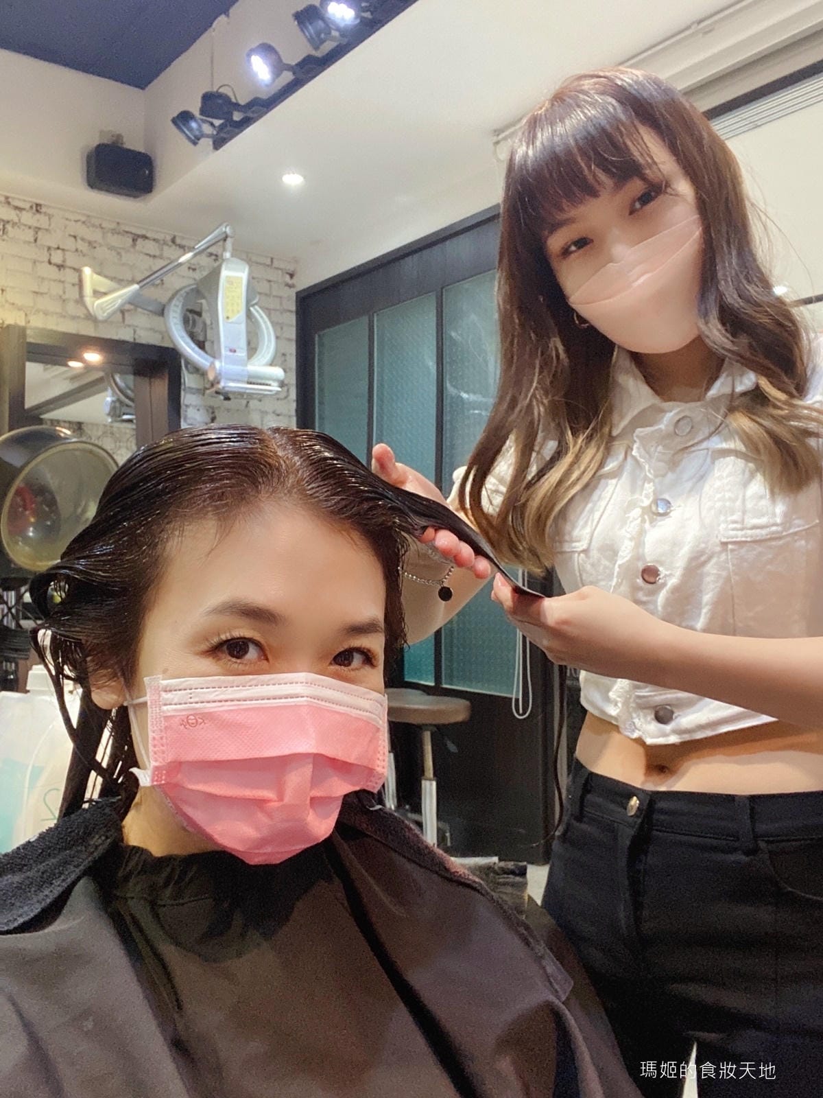 Fin salon 25.JPG Fin salon 25.JPG