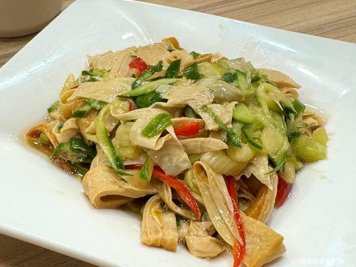 【新莊美食推薦】豐衣足食|必吃排骨炒飯與辣味抄手|中港路高人 【新莊美食推薦】豐衣足食|必吃排骨炒飯與辣味抄手|中港路高人