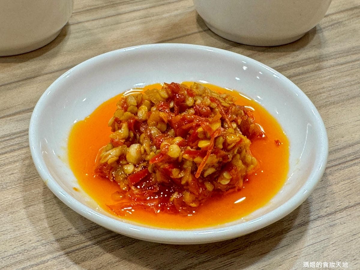 【新莊美食推薦】豐衣足食|必吃排骨炒飯與辣味抄手|中港路高人 【新莊美食推薦】豐衣足食|必吃排骨炒飯與辣味抄手|中港路高人