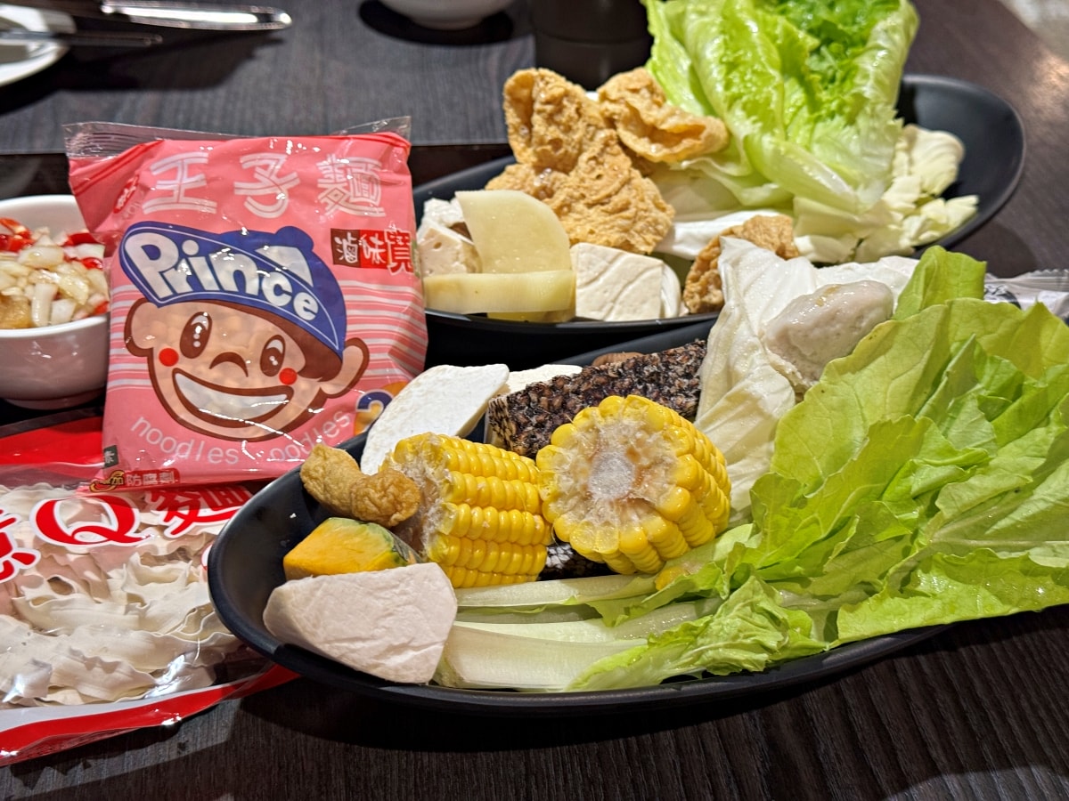 肉多多火鍋 新莊和興店｜平日午餐，自助吃到飽 268 元起，壽星再送肉盤蛋糕超有誠意！