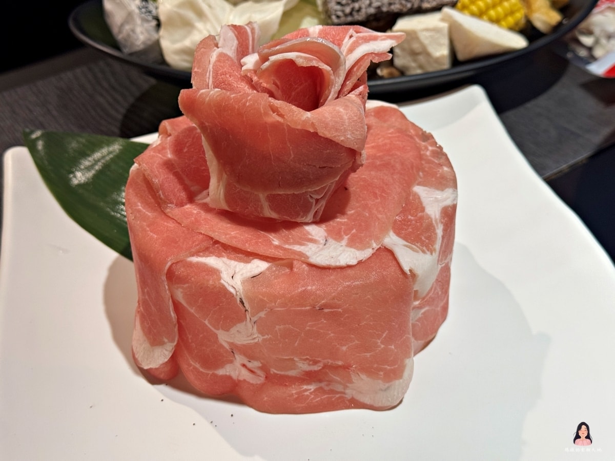 肉多多火鍋 新莊和興店｜平日午餐，自助吃到飽 268 元起，壽星再送肉盤蛋糕超有誠意！