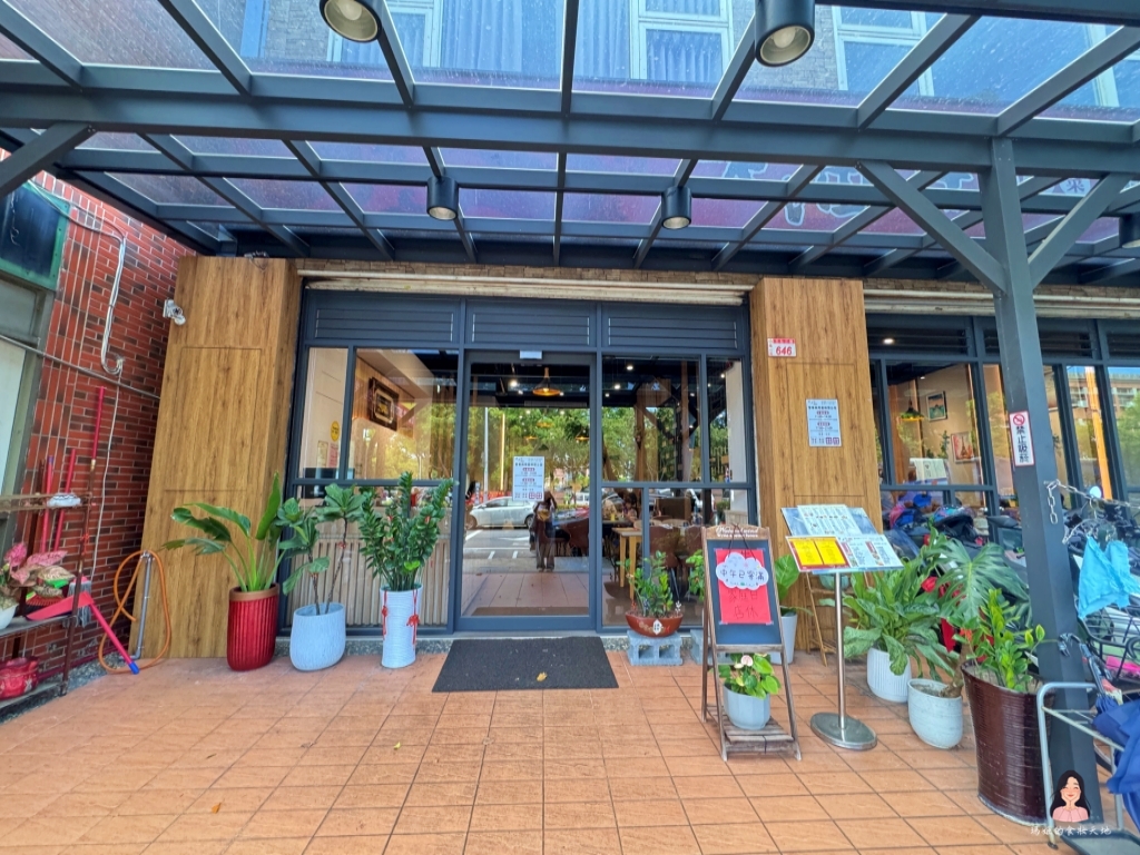龜山美食｜老油條家常菜，在地人激推高CP值熱炒！招牌老油條、金沙軟絲、南乳焢肉每道都超下飯