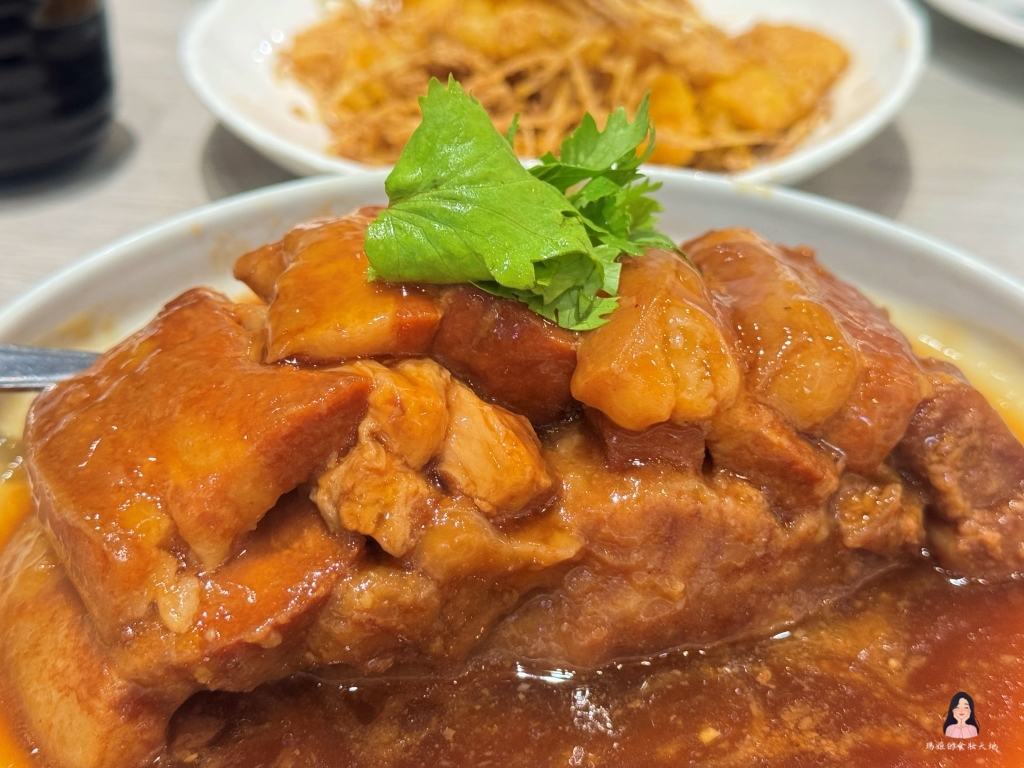 龜山美食｜老油條家常菜，在地人激推高CP值熱炒！招牌老油條、金沙軟絲、南乳焢肉每道都超下飯