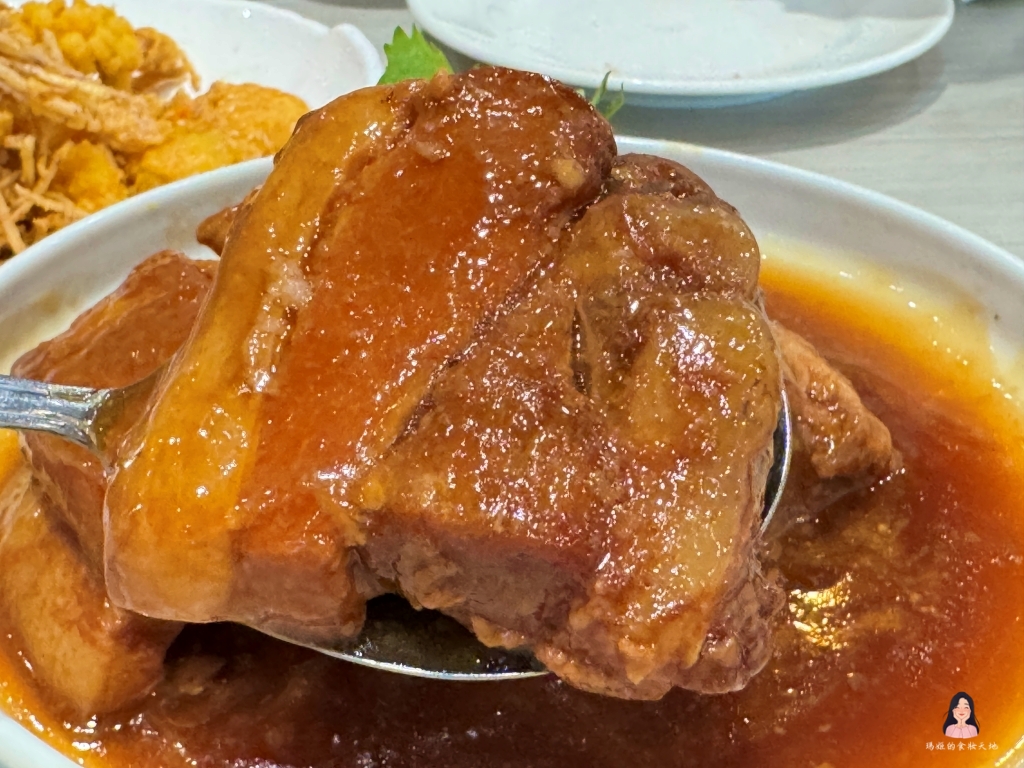 龜山美食｜老油條家常菜，在地人激推高CP值熱炒！招牌老油條、金沙軟絲、南乳焢肉每道都超下飯