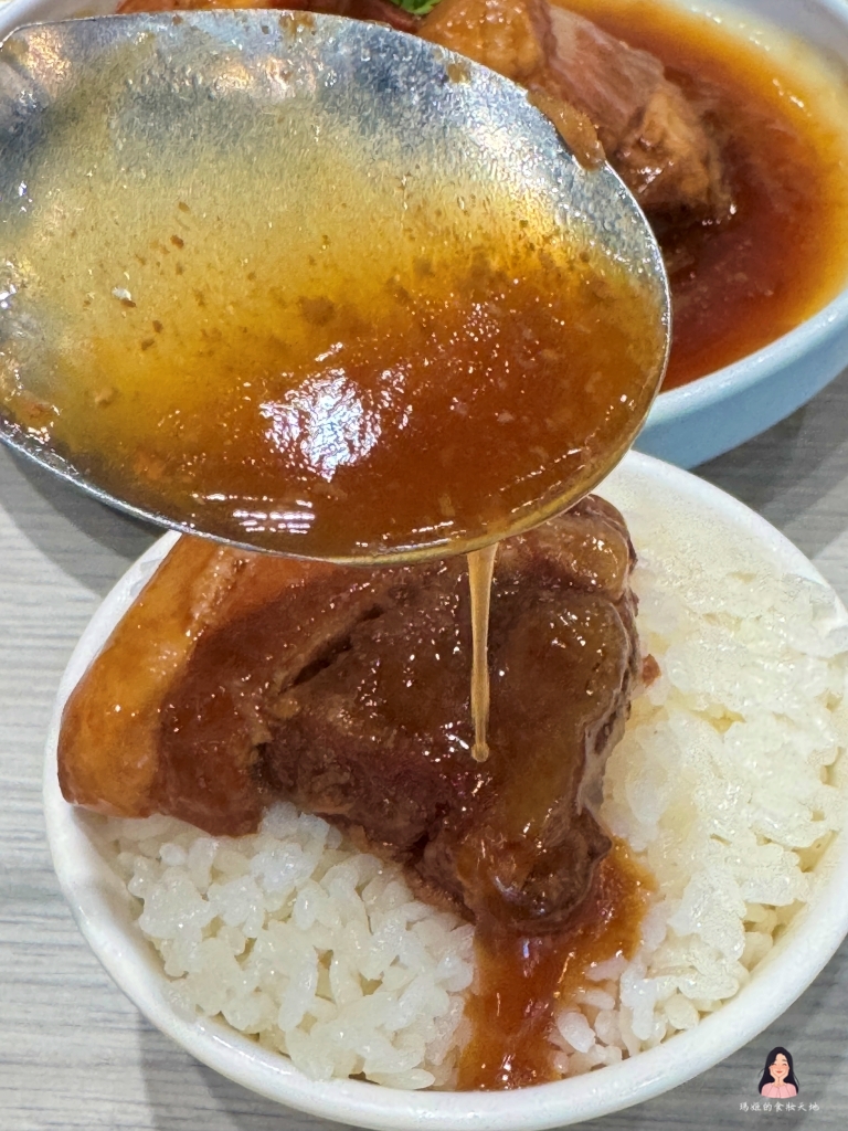 龜山美食｜老油條家常菜，在地人激推高CP值熱炒！招牌老油條、金沙軟絲、南乳焢肉每道都超下飯