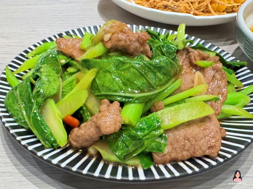 龜山美食｜老油條家常菜，在地人激推高CP值熱炒！招牌老油條、金沙軟絲、南乳焢肉每道都超下飯