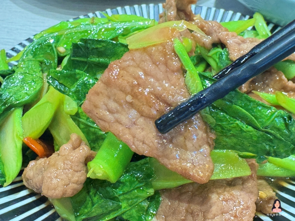 龜山美食｜老油條家常菜，在地人激推高CP值熱炒！招牌老油條、金沙軟絲、南乳焢肉每道都超下飯