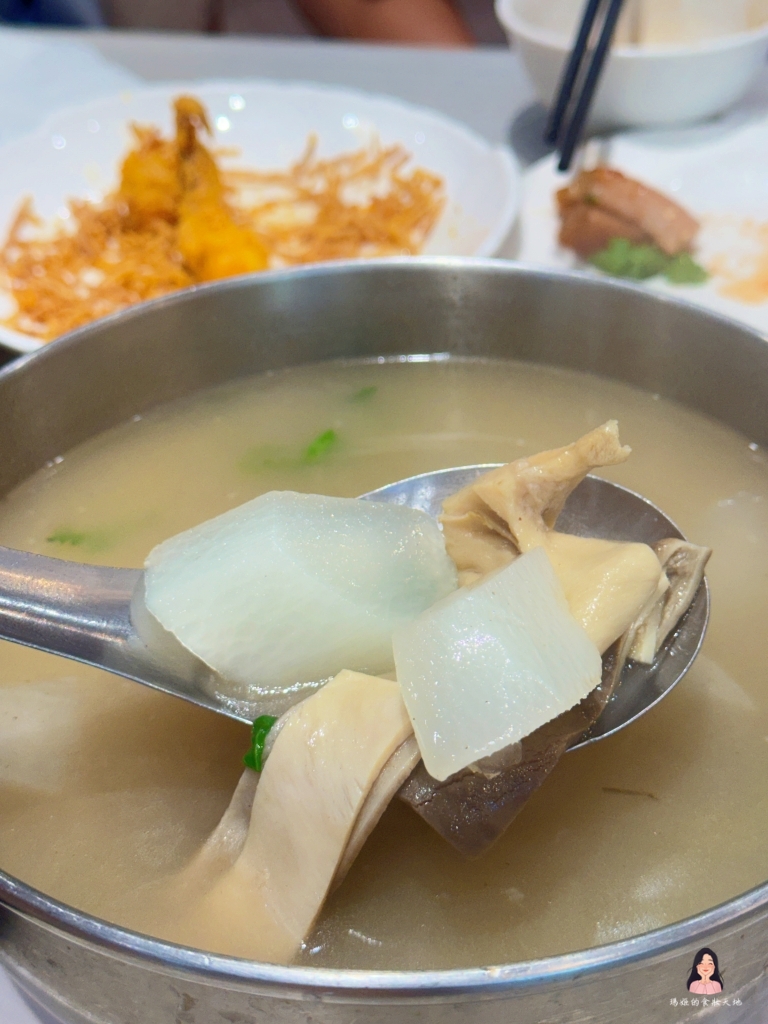 龜山美食｜老油條家常菜，在地人激推高CP值熱炒！招牌老油條、金沙軟絲、南乳焢肉每道都超下飯